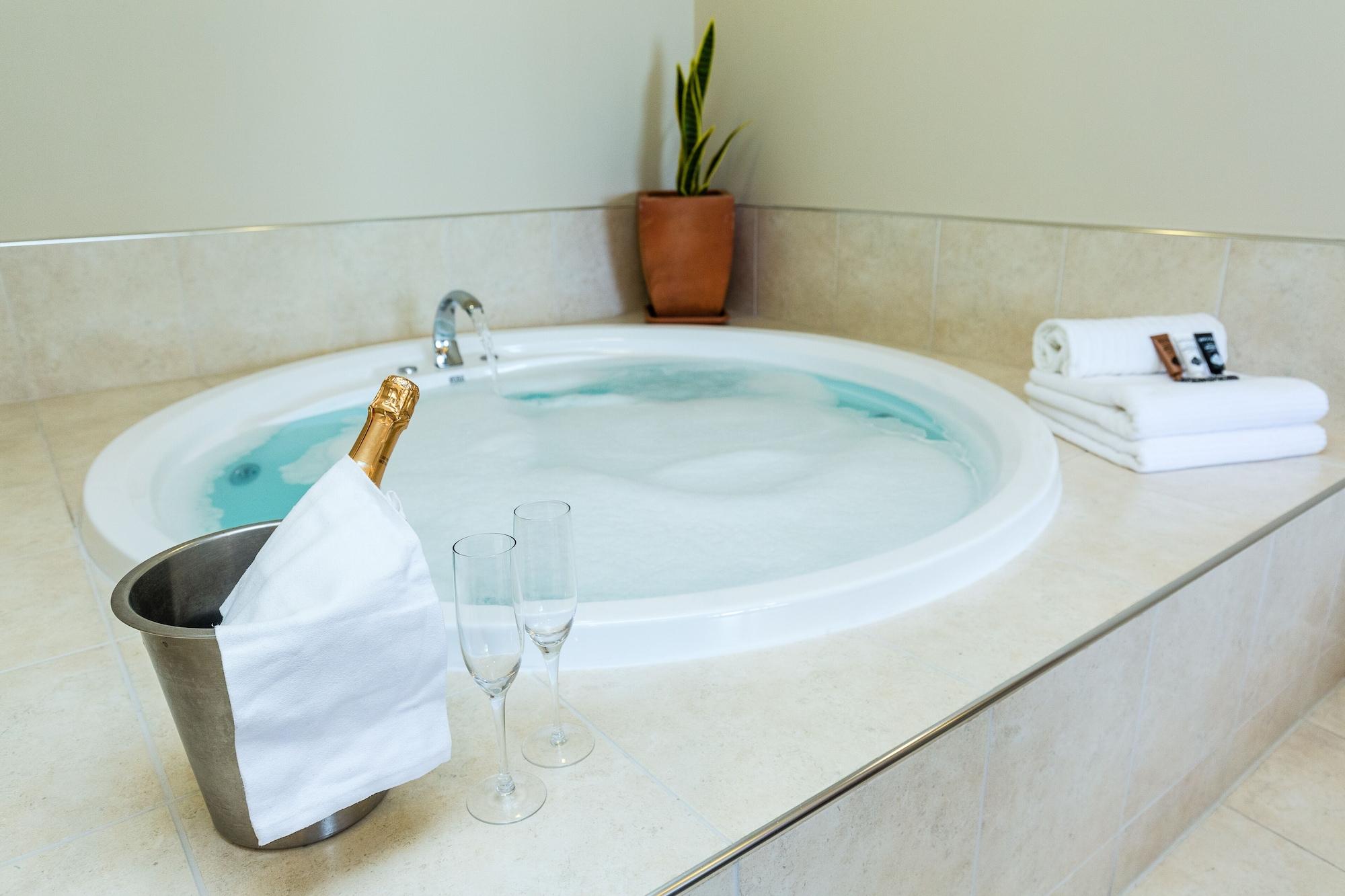 Pebble Beach Motor Inn Napier Zewnętrze zdjęcie A whirlpool bathtub